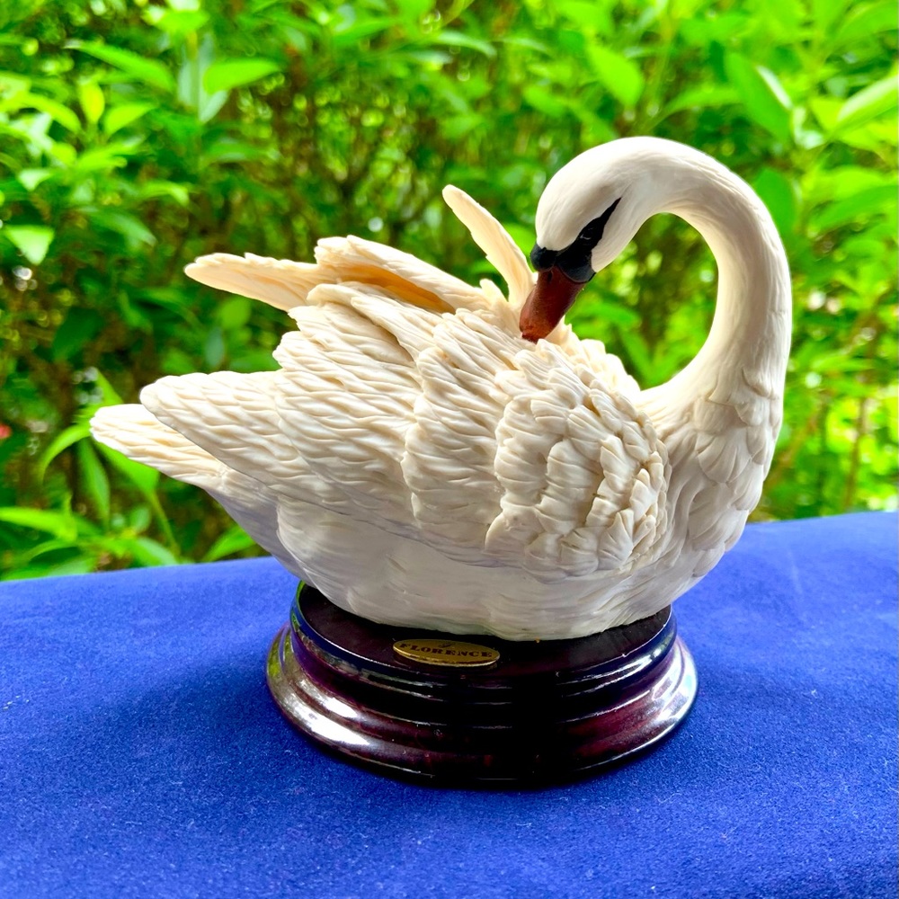 Giuseppe Armani Swan Figurines “Head on Back”